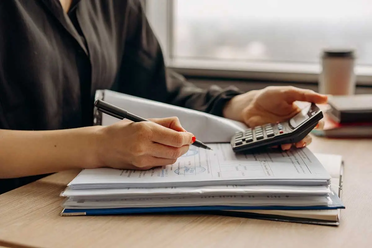 Calculating life insurance costs
